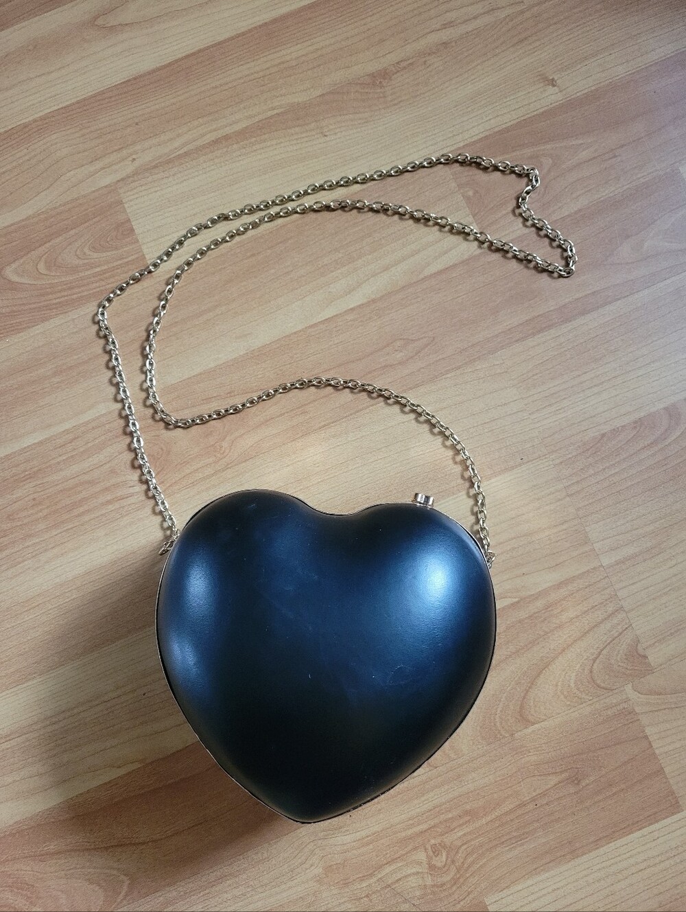 Chic Black Heart Mini Crossbody with Gold Chain